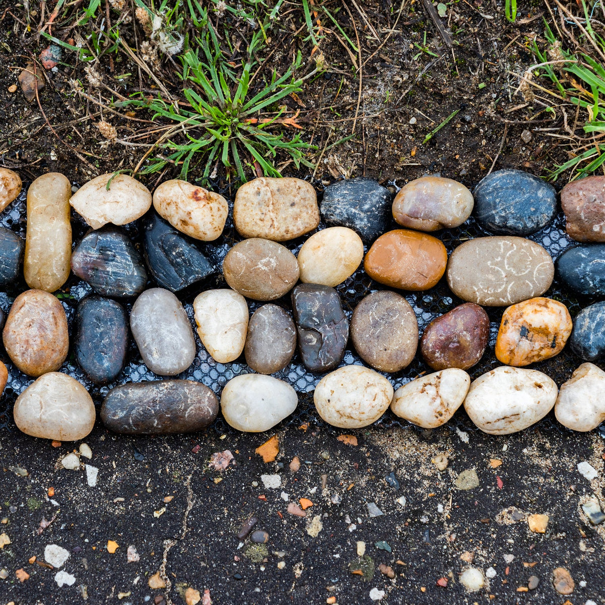 Woodside 16 Pack Pebble Strip Decorative Garden Lawn & Flower Bed Border Edging – Mixed Stone
