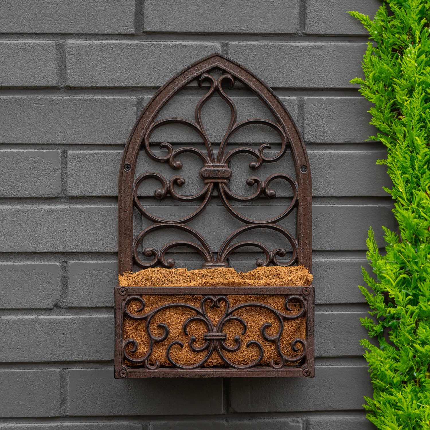 Woodside Cast Iron Wall Mounted Hanging Garden Planter Basket with Coco Liner