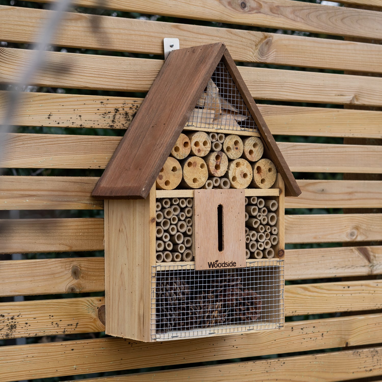 Woodside Wooden Insect Bee House Natural Wood Bug Hotel Shelter Garden Nest Box